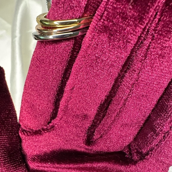 Gold and Silver Ring with Interwoven Bands and Sparkling Stones - Picture 4 of 9